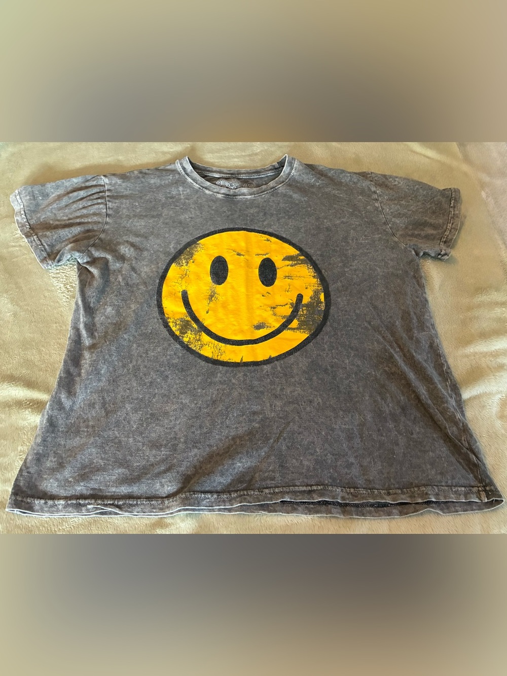 Women’s Popular Color Company Gray Graphic Tee with Yellow Smiley Face Size M